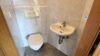 Dachgeschoss mit Studioflair, Kamin und extravagantem Schnitt - Gäste-WC