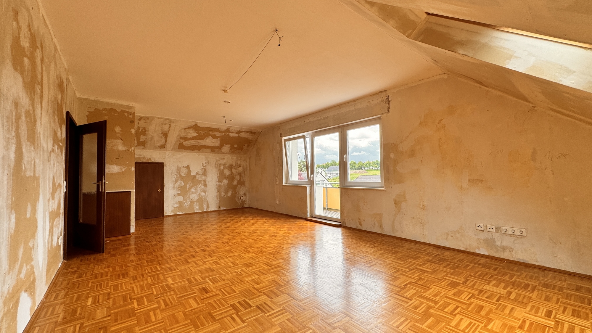 Hier wird für Sie noch renoviert, 34305 Niedenstein, Dachgeschosswohnung
