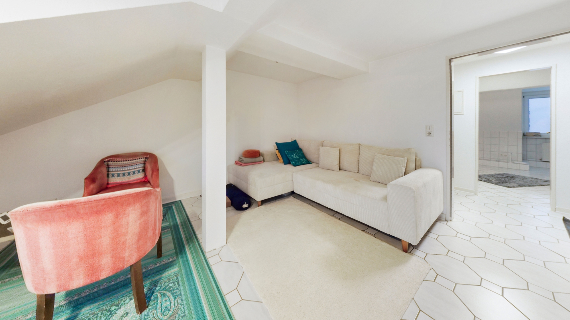 Fakt ist: Wer ganz oben wohnt, hat keinen mehr über sich, 34121 Kassel / Wehlheiden, Dachgeschosswohnung